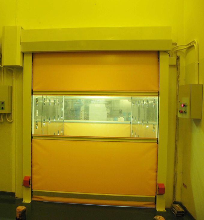 Sala de limpeza do chuveiro de ar da carga com a porta automática do obturador 1